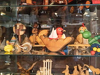 Glazen kast 3_houten speelgoed - afbeelding 1 van  6