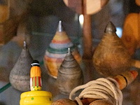 Glazen kast 3_houten speelgoed - afbeelding 2 van  6