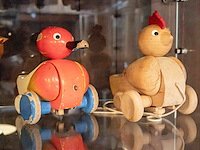 Glazen kast 3_houten speelgoed - afbeelding 3 van  6