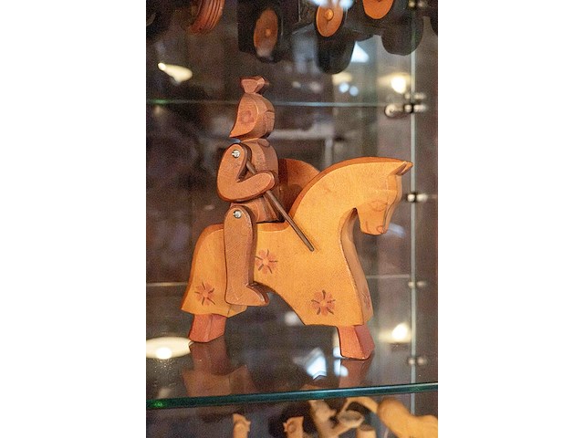 Glazen kast 3_houten speelgoed - afbeelding 4 van  6