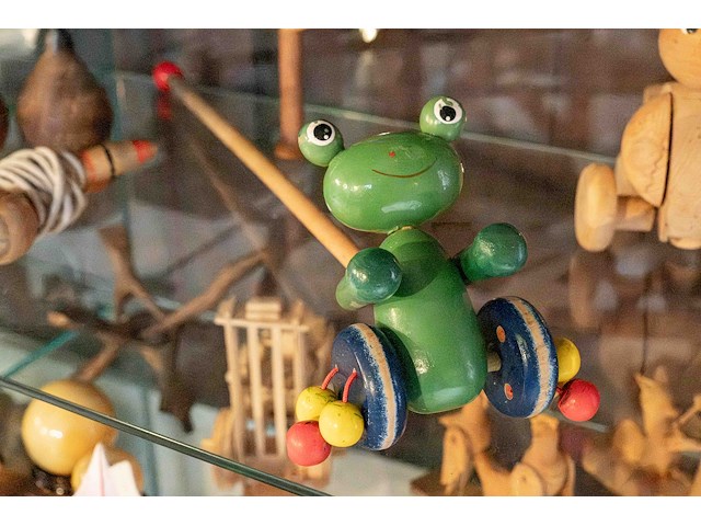 Glazen kast 3_houten speelgoed - afbeelding 5 van  6