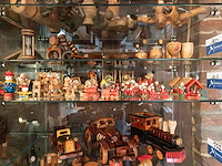 Glazen kast 3_kerst- en andere miniaturen - afbeelding 1 van  10