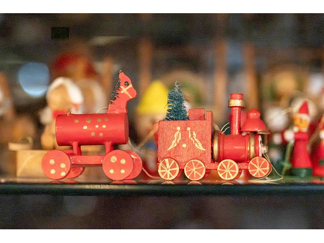 Glazen kast 3_kerst- en andere miniaturen - afbeelding 5 van  10