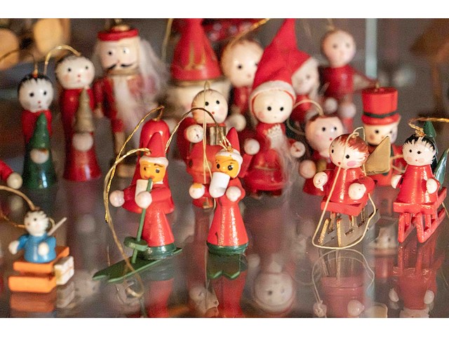 Glazen kast 3_kerst- en andere miniaturen - afbeelding 7 van  10