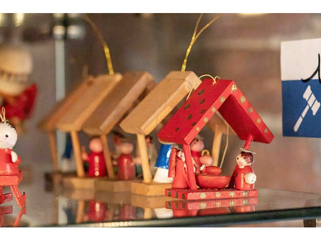 Glazen kast 3_kerst- en andere miniaturen - afbeelding 8 van  10