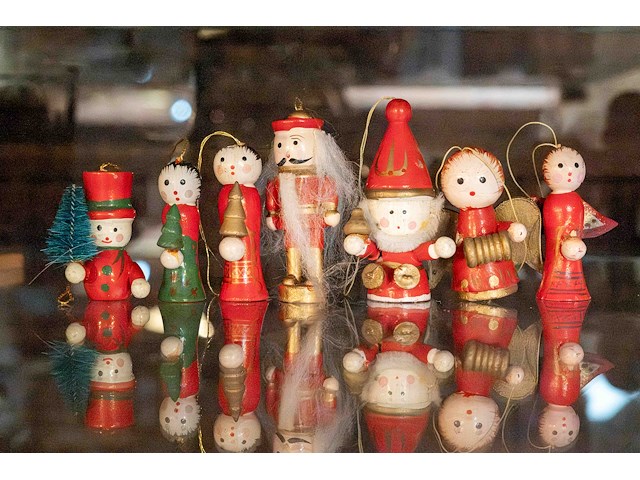 Glazen kast 3_kerst- en andere miniaturen - afbeelding 9 van  10