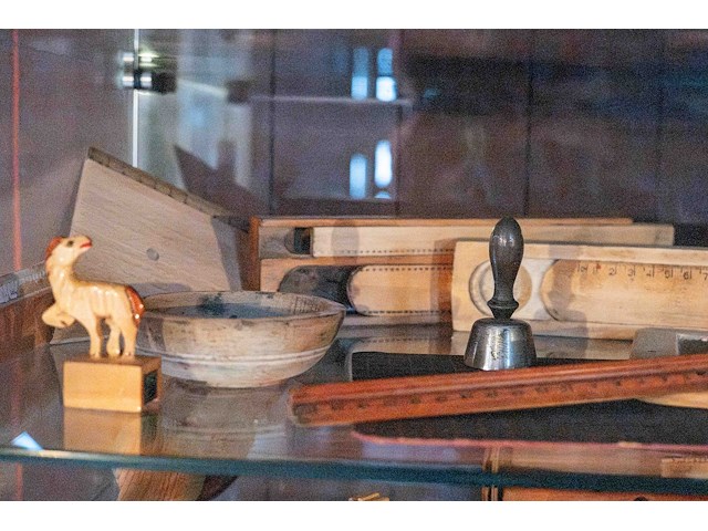 Glazen kast 3_schoolgerief - afbeelding 2 van  5