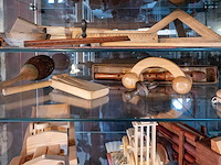 Glazen kast 3_speelgoed en muziek - afbeelding 1 van  5