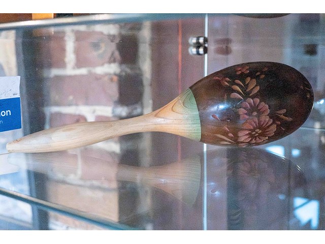 Glazen kast 3_speelgoed en muziek - afbeelding 2 van  5