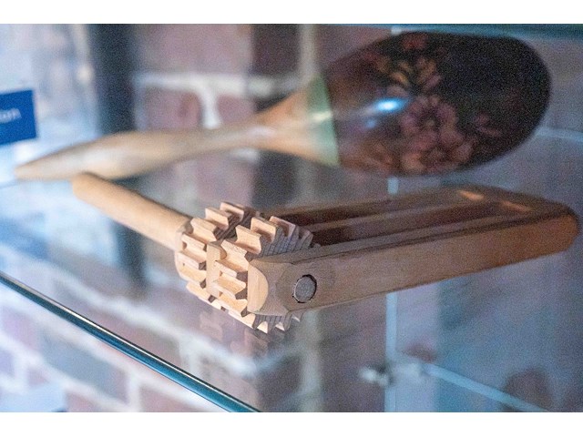 Glazen kast 3_speelgoed en muziek - afbeelding 3 van  5