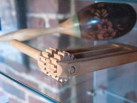 Glazen kast 3_speelgoed en muziek - afbeelding 3 van  5