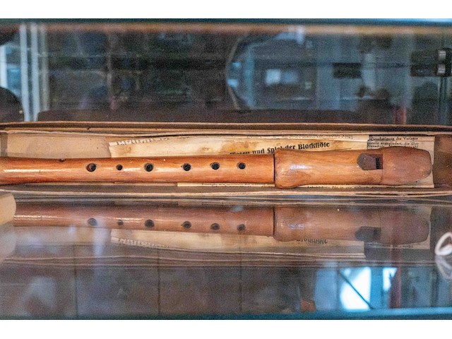 Glazen kast 3_speelgoed en muziek - afbeelding 4 van  5