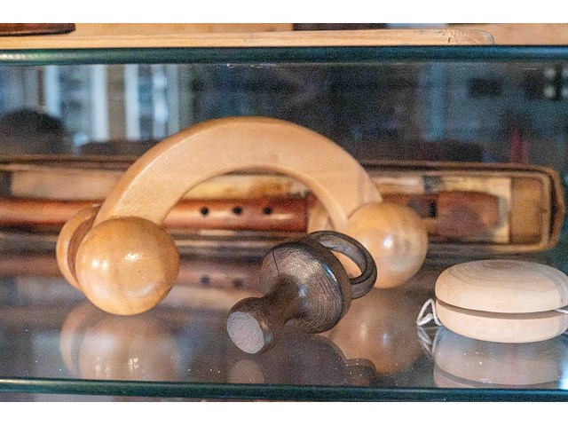 Glazen kast 3_speelgoed en muziek - afbeelding 5 van  5