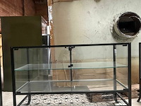 Glazen kast - afbeelding 1 van  2