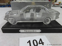 Glazen mercedes op sokkel - afbeelding 2 van  3