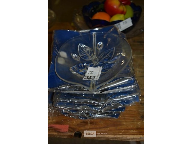 Glazen serveerschotel met bloemenmotief - afbeelding 1 van  2