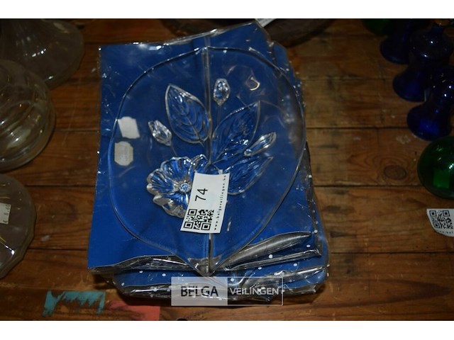 Glazen serveerschotel met bloemenmotief - afbeelding 2 van  2