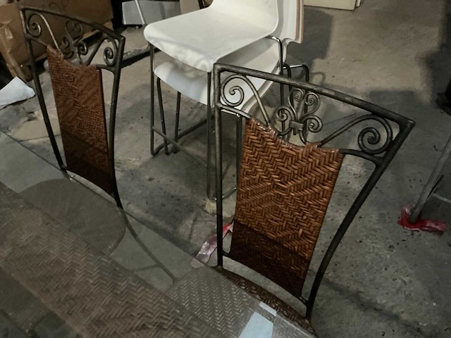 Glazen tafel met 6 stoelen - afbeelding 8 van  9