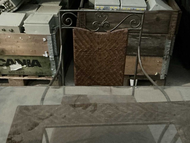 Glazen tafel met 6 stoelen - afbeelding 9 van  9