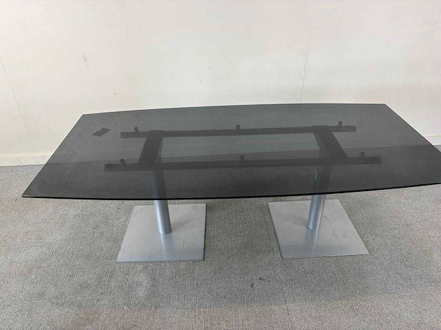 Glazen vergadertafel - conference table - afbeelding 1 van  1