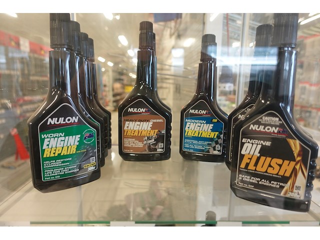 Glazen vitrinekast met inhoud - afbeelding 4 van  7