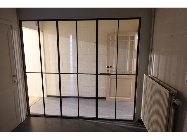 Glazen wand met deur - afbeelding 1 van  2