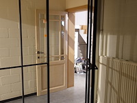 Glazen wand met deur - afbeelding 2 van  2