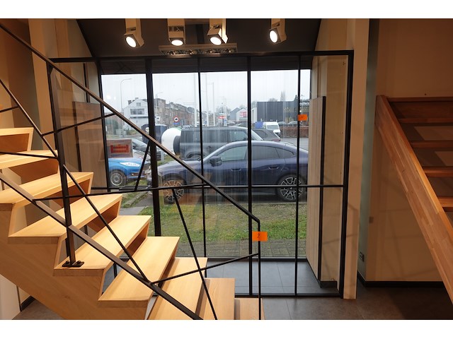 Glazen wand met deur - afbeelding 1 van  3