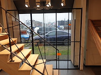 Glazen wand met deur