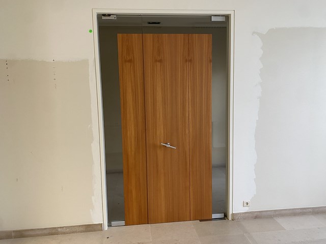 Glazen/massieve houten deur met speciale kruk - afbeelding 1 van  2