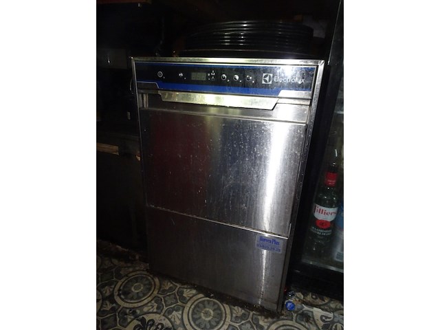 Glazenspoelmachine electrolux + ijsblokmachine brema - afbeelding 1 van  5