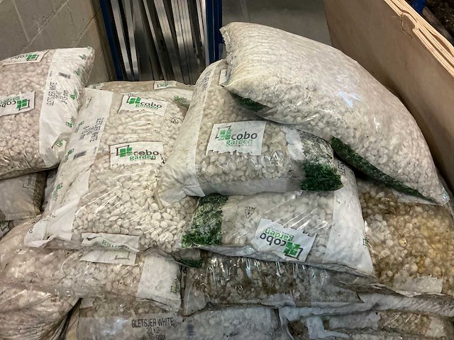 Gletsjer white/kalksteen grijs 20kg kiezelsteen 1,3m3 - afbeelding 3 van  6