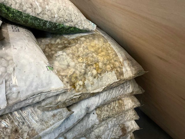 Gletsjer white/kalksteen grijs 20kg kiezelsteen 1,3m3 - afbeelding 4 van  6
