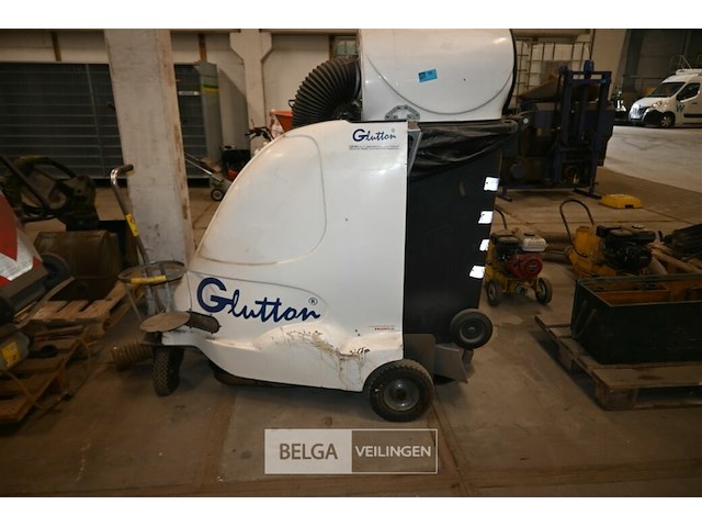 Glutton straatveegmachine voor onderdelen - afbeelding 2 van  7