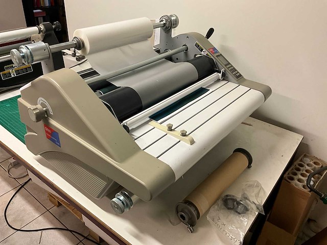 Gmp surelampro-500d rollamineermachine - afbeelding 1 van  7