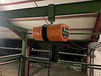 Goederenlift met kettingtakel hitachi - afbeelding 3 van  31