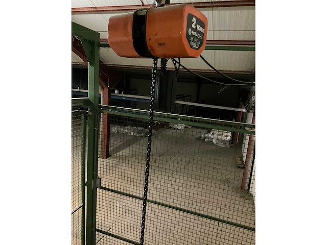 Goederenlift met kettingtakel hitachi - afbeelding 6 van  31