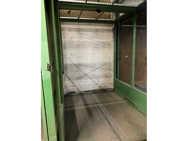 Goederenlift met kettingtakel hitachi - afbeelding 11 van  31