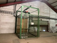 Goederenlift met kettingtakel hitachi