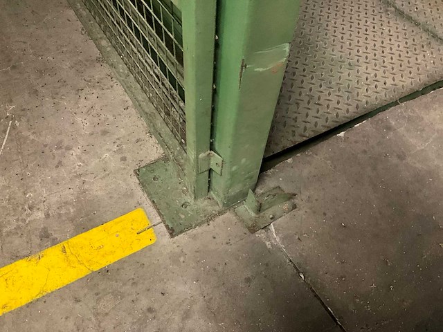 Goederenlift met kettingtakel hitachi - afbeelding 17 van  31