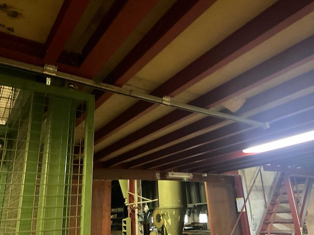 Goederenlift met kettingtakel hitachi - afbeelding 25 van  31