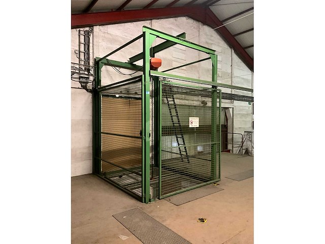 Goederenlift met kettingtakel hitachi - afbeelding 26 van  31