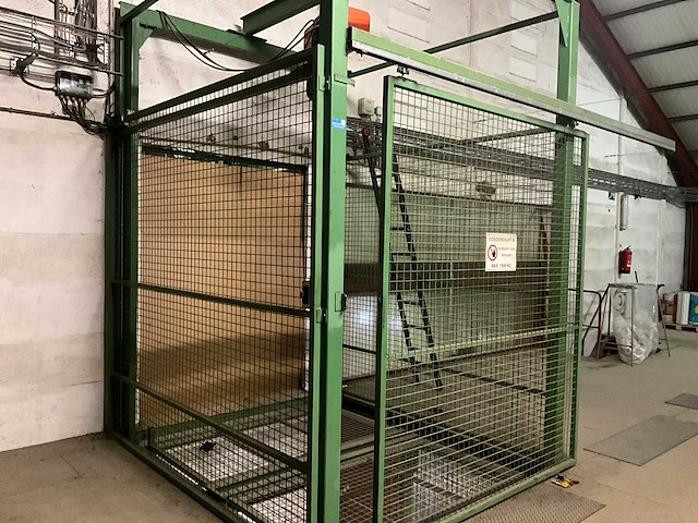 Goederenlift met kettingtakel hitachi - afbeelding 27 van  31