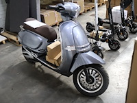 Golden lion e-scooter