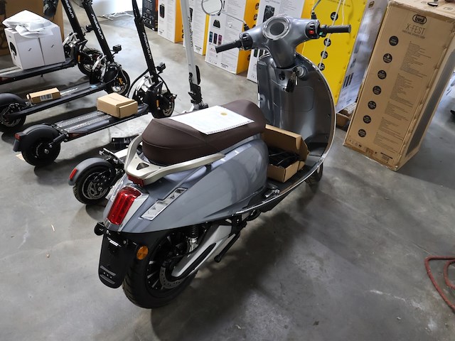 Golden lion e-scooter - afbeelding 8 van  14