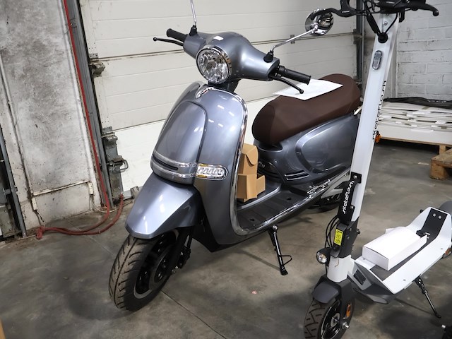 Golden lion e-scooter - afbeelding 9 van  14