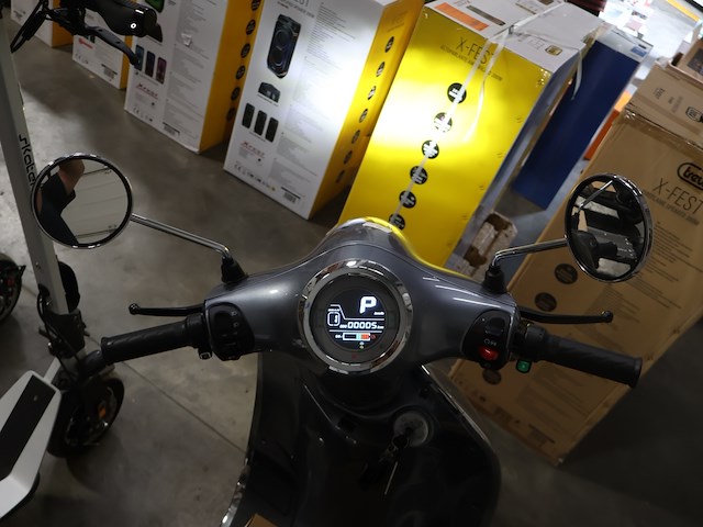 Golden lion e-scooter - afbeelding 11 van  14