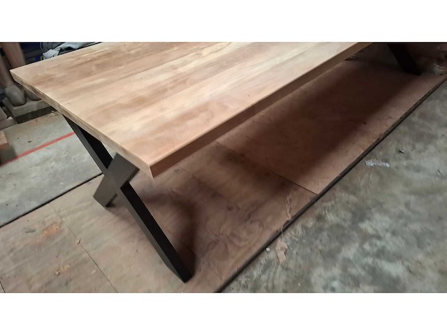 Goldstar - eetkamertafel - diningtable - afbeelding 2 van  3