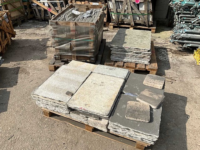 Goldstone natuursteen tuintegels - afbeelding 1 van  8