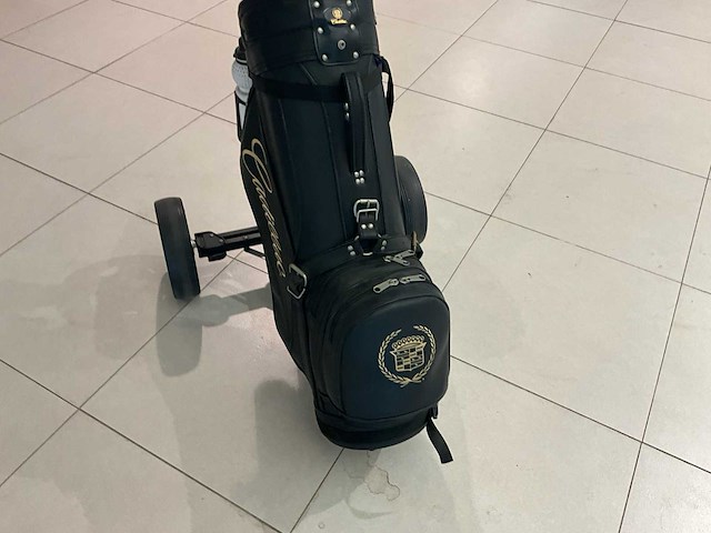 Golfkar cadillac met recalme golfsticks - afbeelding 2 van  5